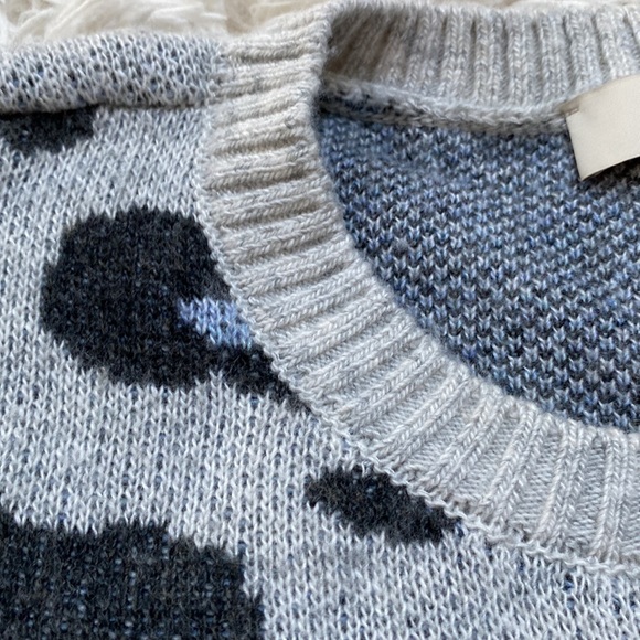 🎉HP🎉 Loft Crewneck Leopard Sweater 💗 Gray & Blue - Picture 7 of 12